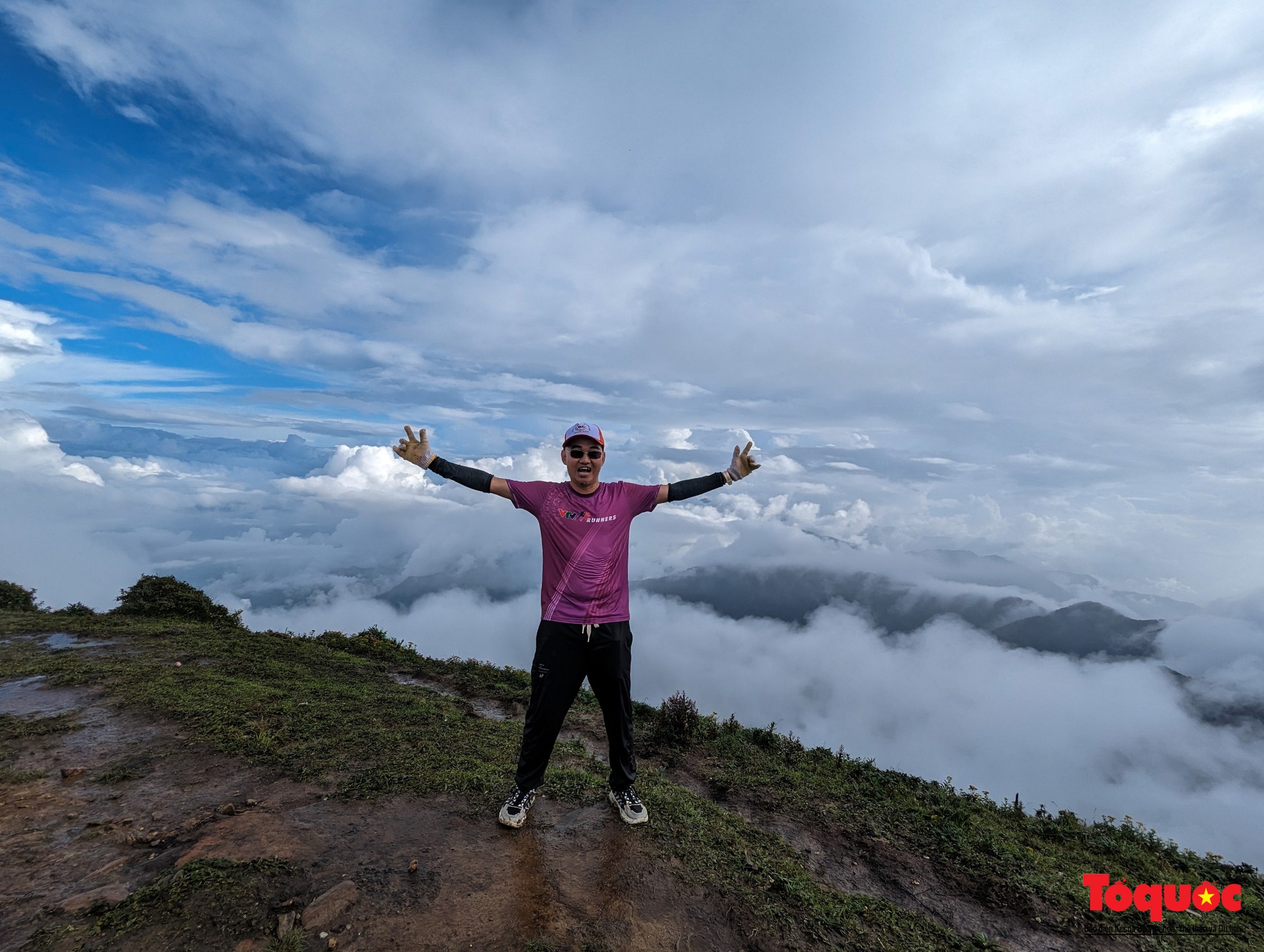 Hơn 100 nhà báo, phóng viên chinh phục đỉnh Tà Chì Nhù ở độ cao 2927m - Ảnh 11. Hơn 100 nhà báo, phóng viên chinh phục đỉnh Tà Chì Nhù ở độ cao 2927m - Ảnh 11.