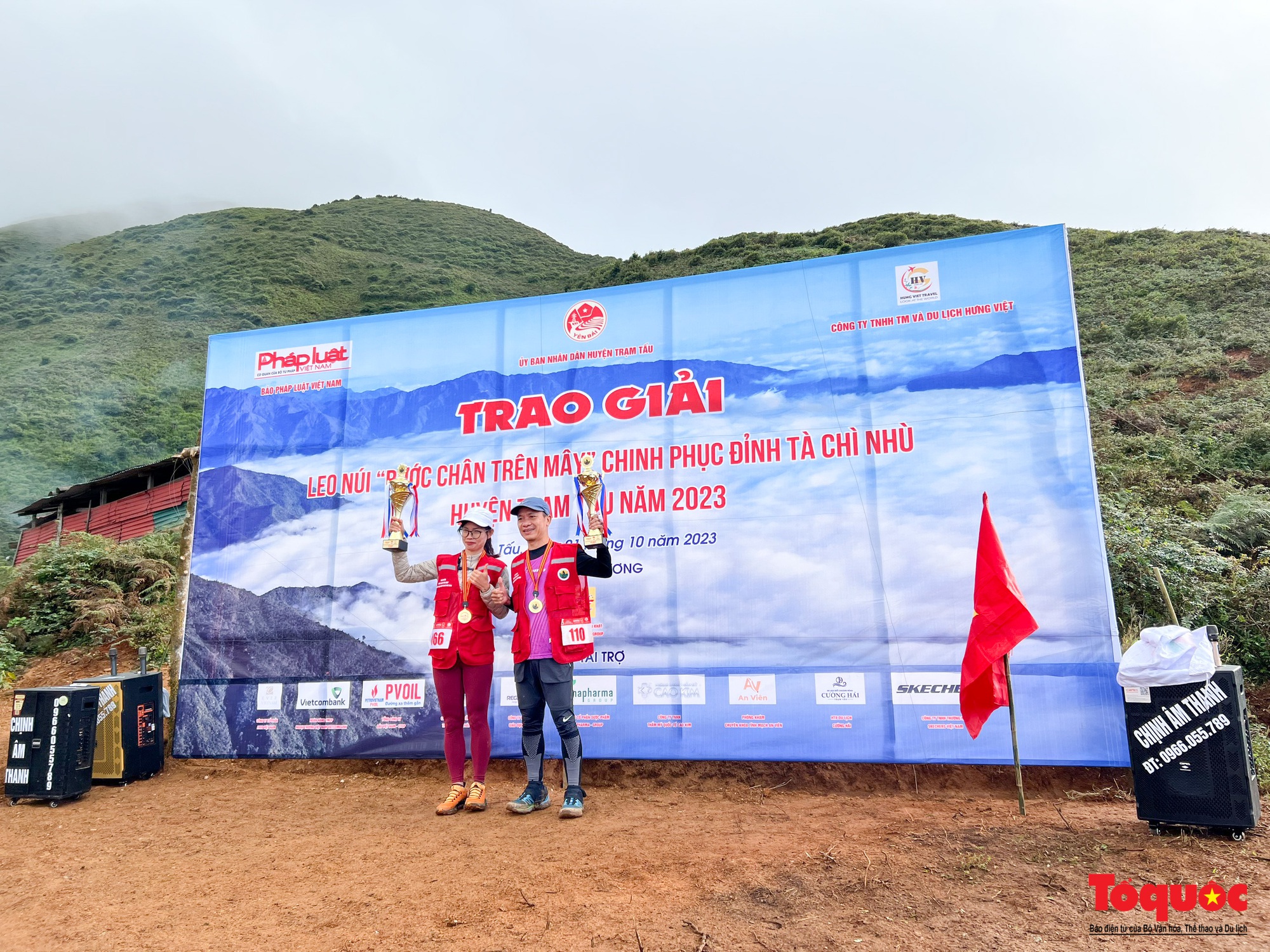 Hơn 100 nhà báo, phóng viên chinh phục đỉnh Tà Chì Nhù ở độ cao 2927m - Ảnh 15. Hơn 100 nhà báo, phóng viên chinh phục đỉnh Tà Chì Nhù ở độ cao 2927m - Ảnh 15.