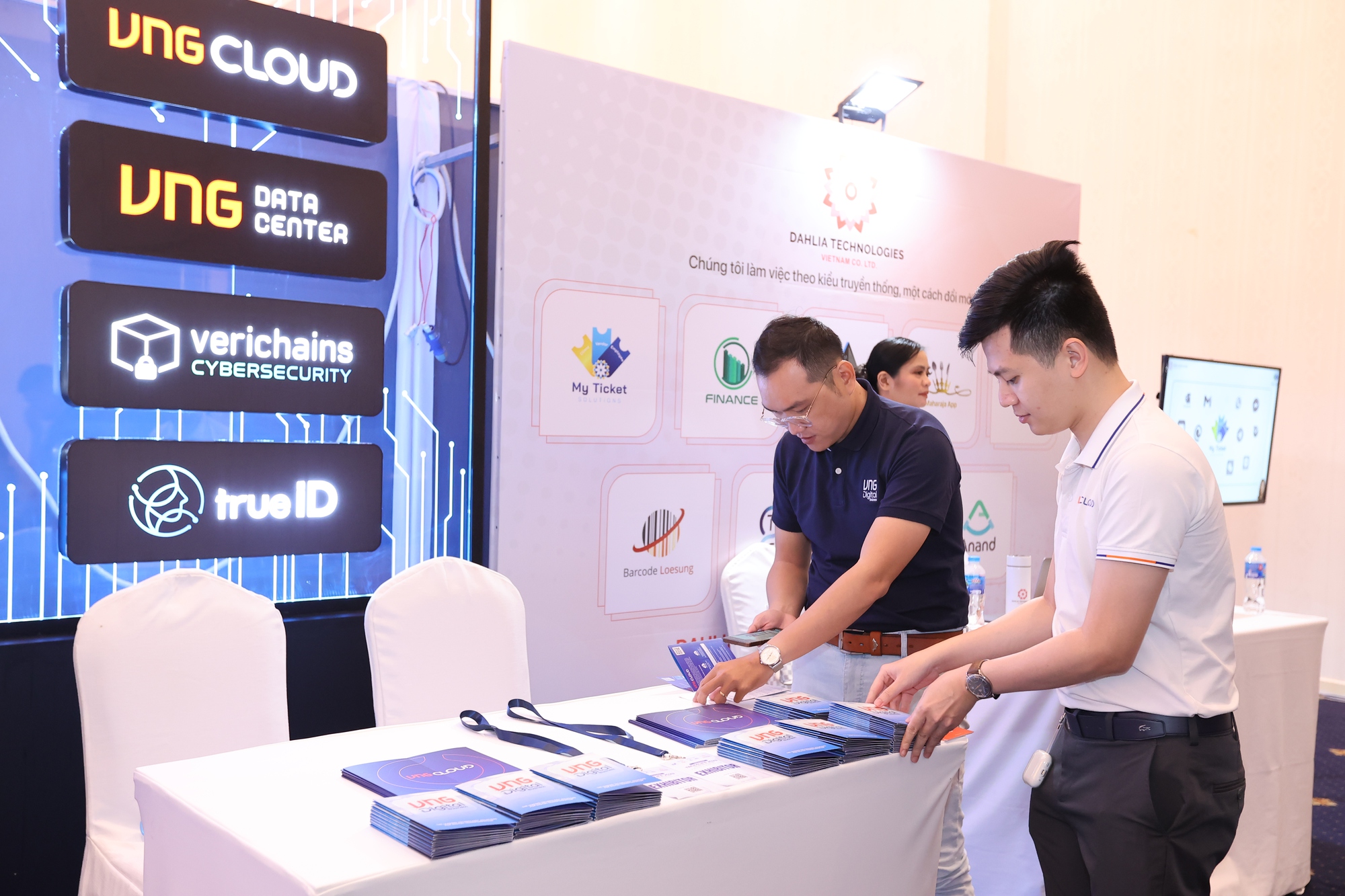 Tech4life 2023: Công nghệ nâng tầm cuộc sống 2023 Tech4life 2023: Công nghệ nâng tầm cuộc sống 2023
