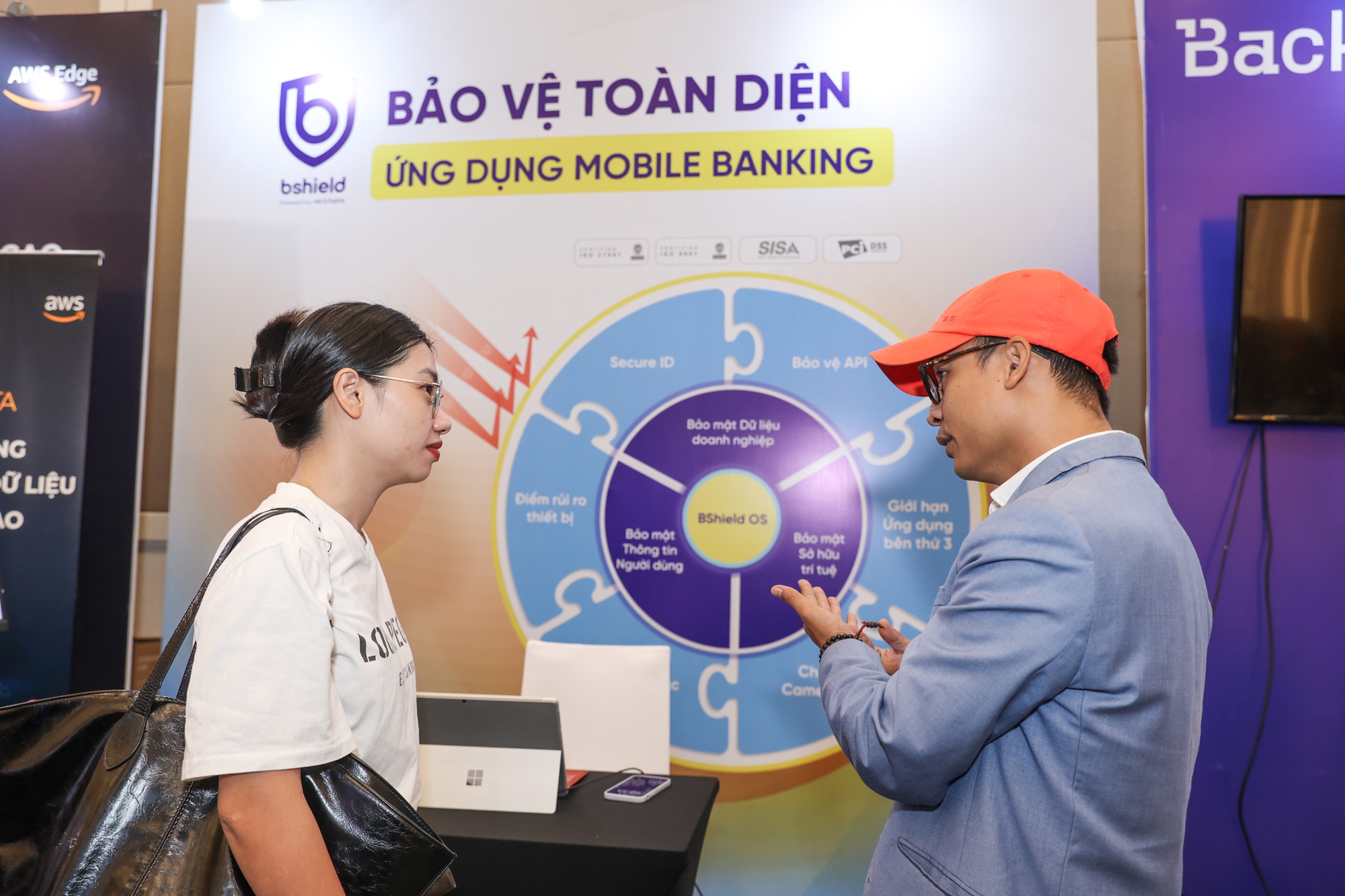 Hội thảo và Triển lãm Smart Banking 2023: Định hình tương lai ngành ngân hàng trong kỷ nguyên số Hội thảo và Triển lãm Smart Banking 2023: Định hình tương lai ngành ngân hàng trong kỷ nguyên số