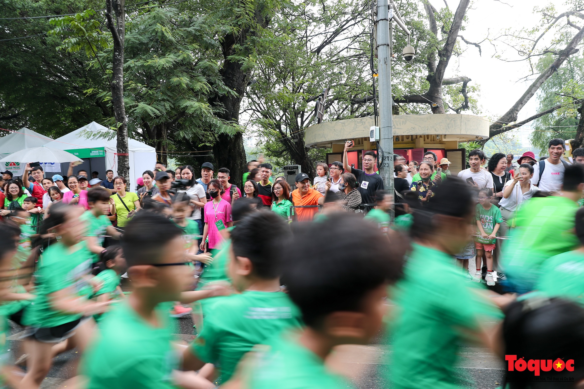Rộn ràng đường chạy của các runner nhí - Ảnh 13. Rộn ràng đường chạy của các runner nhí - Ảnh 13.