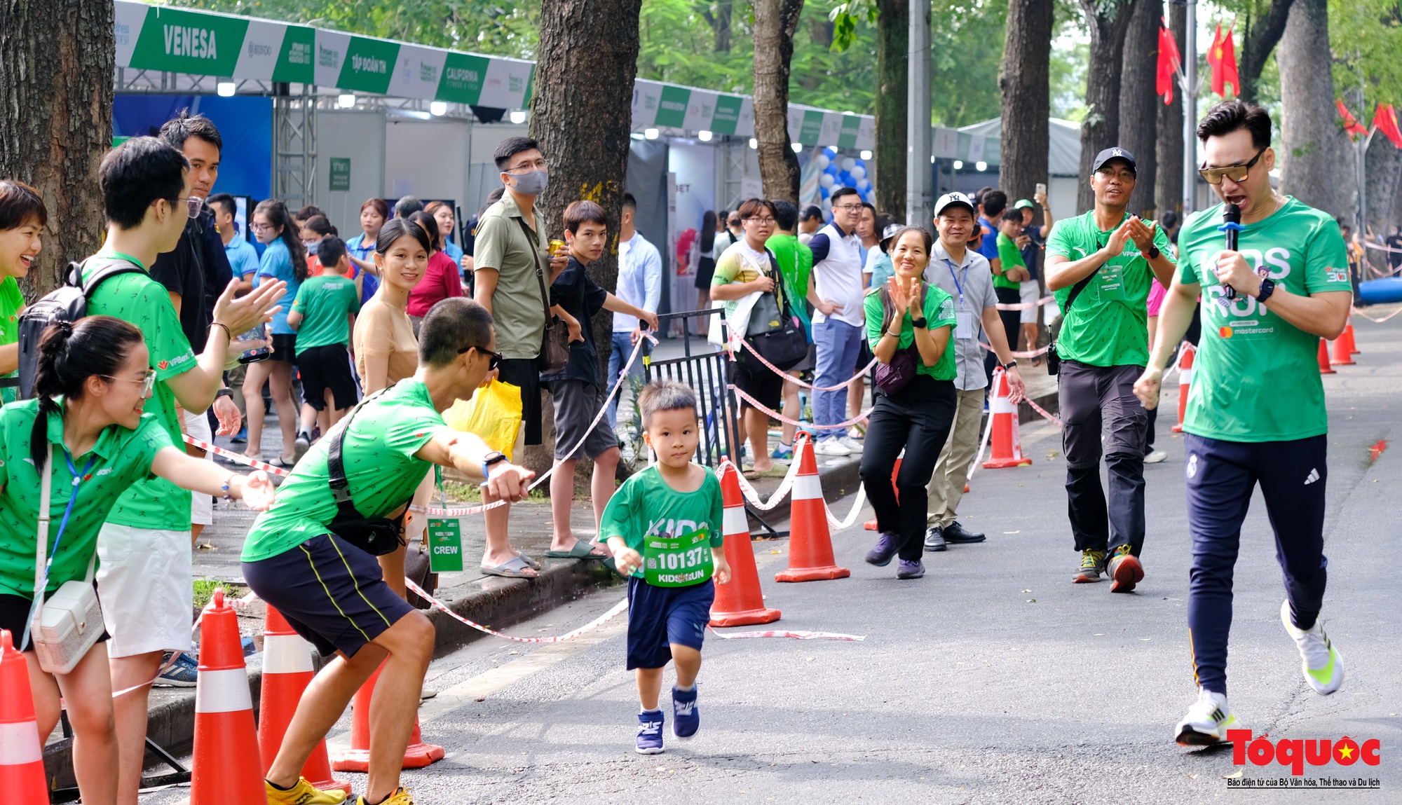 Rộn ràng đường chạy của các runner nhí - Ảnh 15. Rộn ràng đường chạy của các runner nhí - Ảnh 15.