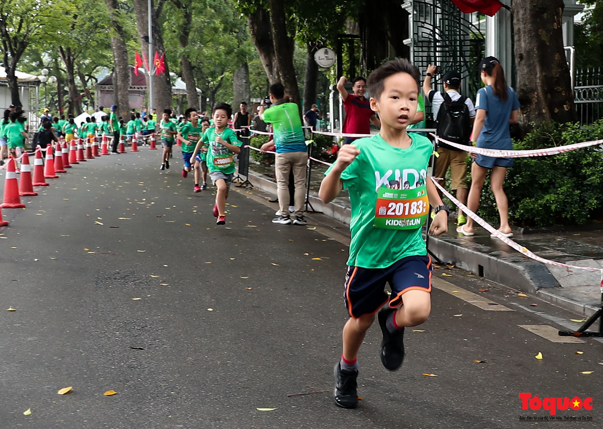 Rộn ràng đường chạy của các runner nhí - Ảnh 16. Rộn ràng đường chạy của các runner nhí - Ảnh 16.