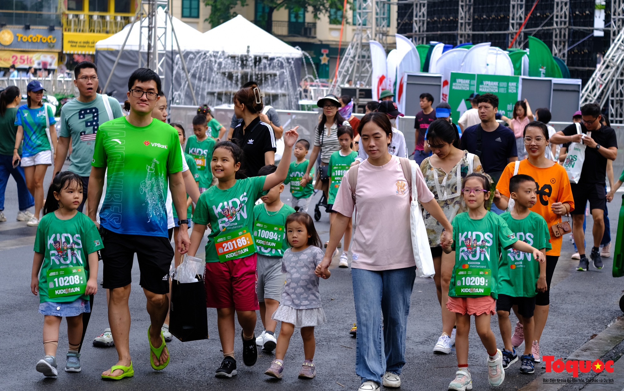 Rộn ràng đường chạy của các runner nhí - Ảnh 4. Rộn ràng đường chạy của các runner nhí - Ảnh 4.
