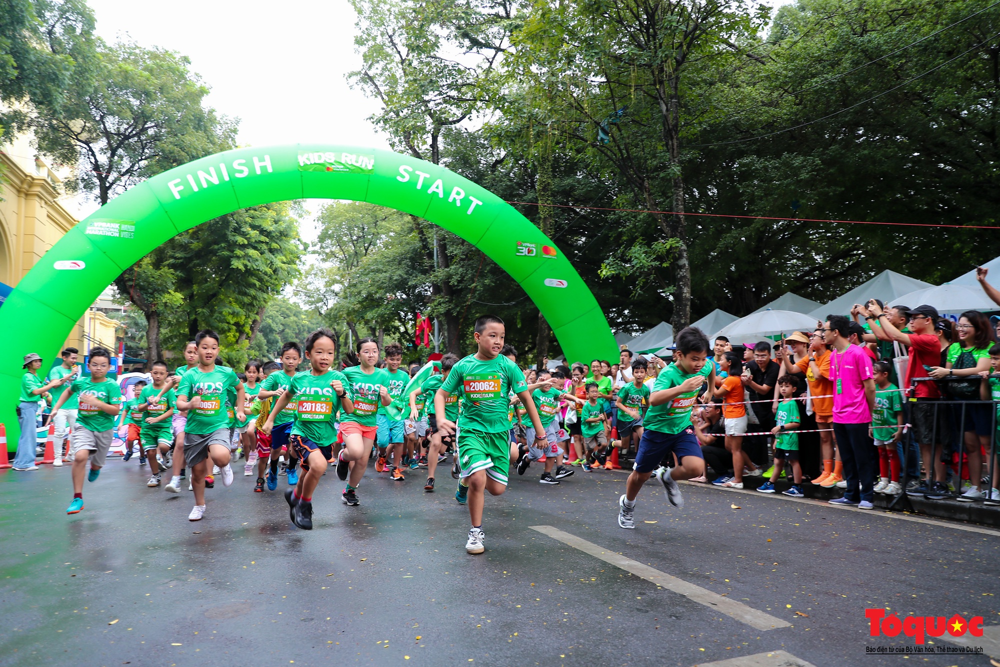Rộn ràng đường chạy của các runner nhí - Ảnh 6. Rộn ràng đường chạy của các runner nhí - Ảnh 6.