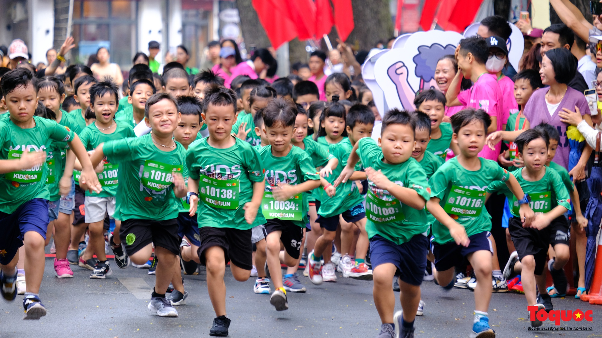 Rộn ràng đường chạy của các runner nhí - Ảnh 7. Rộn ràng đường chạy của các runner nhí - Ảnh 7.