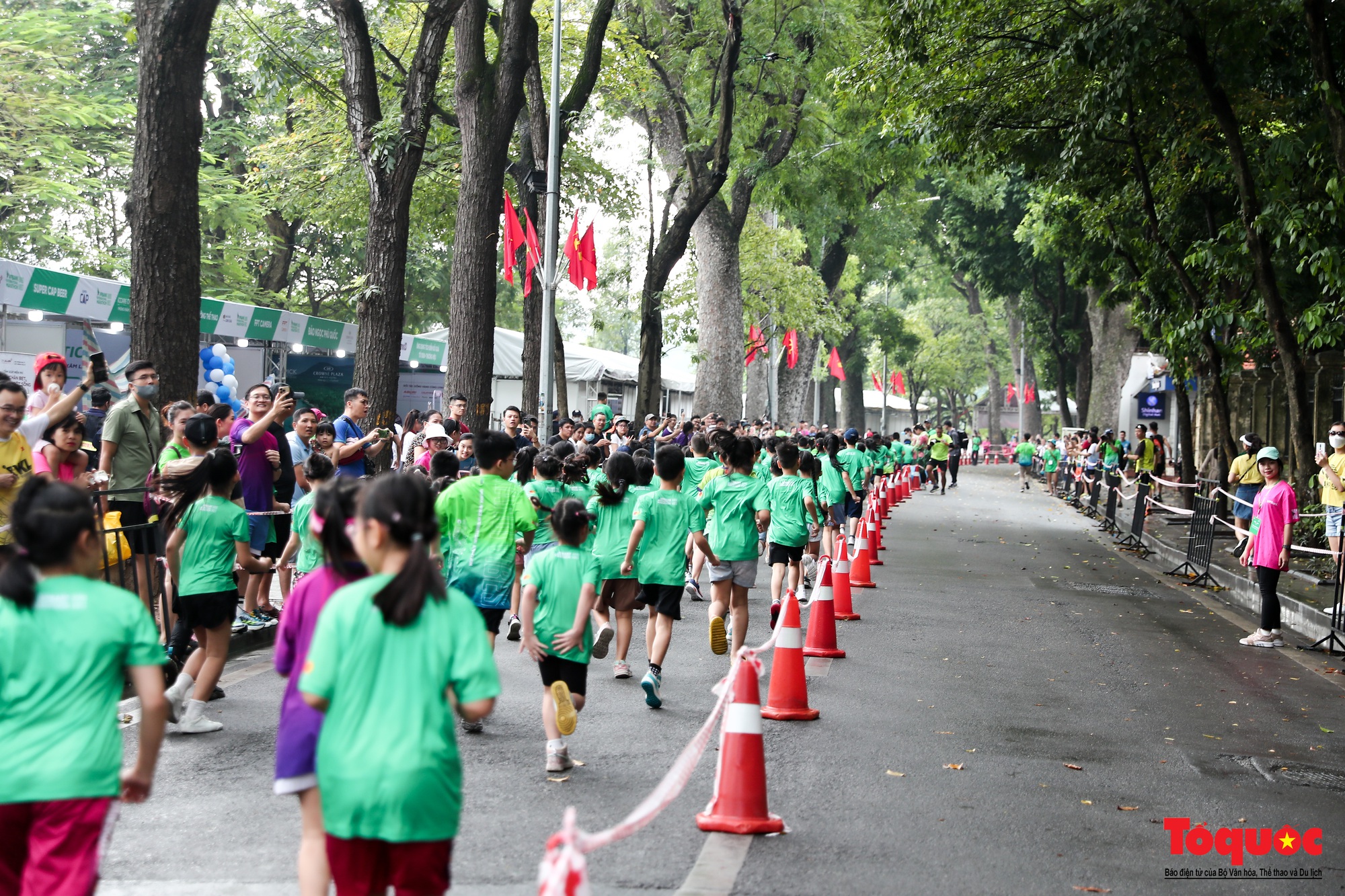 Rộn ràng đường chạy của các runner nhí - Ảnh 12. Rộn ràng đường chạy của các runner nhí - Ảnh 12.