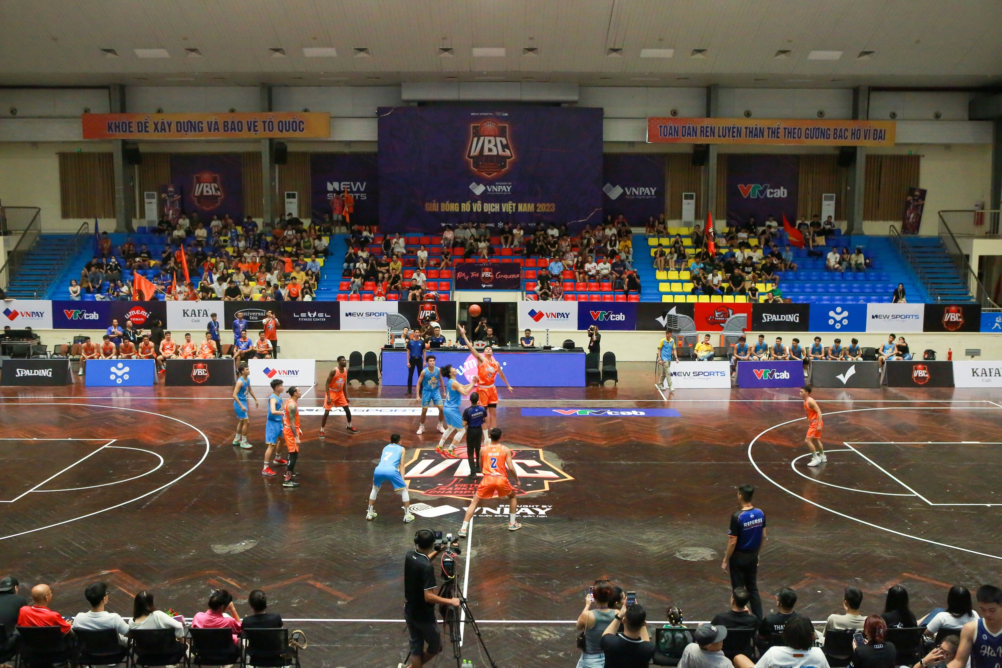 Khán giả thủ đô "mãn nhãn" với giải bóng rổ Vietnam Pro-Am Basketball Championship 2023 - Ảnh 3. Khán giả thủ đô "mãn nhãn" với giải bóng rổ Vietnam Pro-Am Basketball Championship 2023 - Ảnh 3.