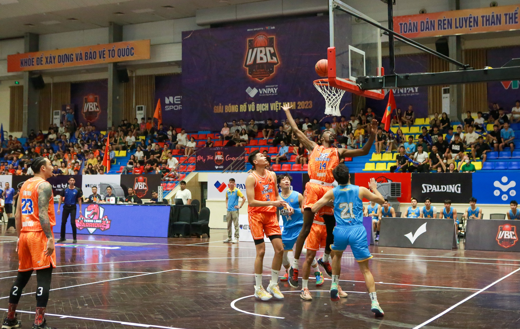 Khán giả thủ đô "mãn nhãn" với giải bóng rổ Vietnam Pro-Am Basketball Championship 2023 - Ảnh 4. Khán giả thủ đô "mãn nhãn" với giải bóng rổ Vietnam Pro-Am Basketball Championship 2023 - Ảnh 4.