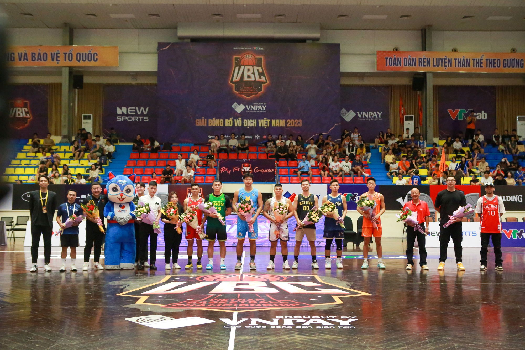 Khán giả thủ đô "mãn nhãn" với giải bóng rổ Vietnam Pro-Am Basketball Championship 2023 - Ảnh 2. Khán giả thủ đô "mãn nhãn" với giải bóng rổ Vietnam Pro-Am Basketball Championship 2023 - Ảnh 2.