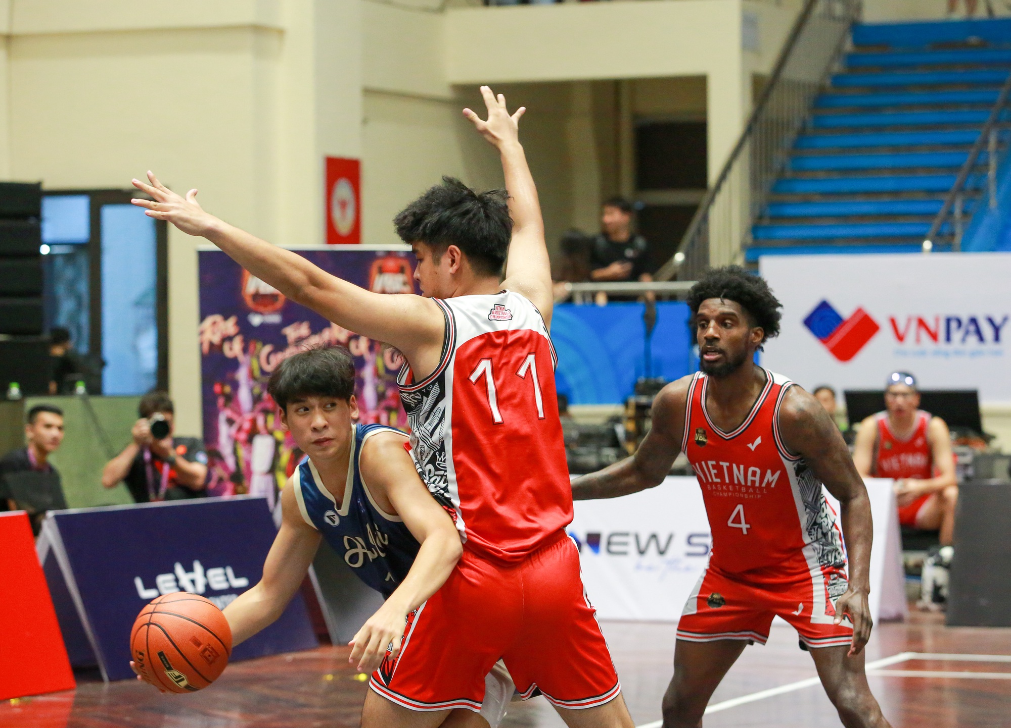 Khán giả thủ đô "mãn nhãn" với giải bóng rổ Vietnam Pro-Am Basketball Championship 2023 - Ảnh 11. Khán giả thủ đô "mãn nhãn" với giải bóng rổ Vietnam Pro-Am Basketball Championship 2023 - Ảnh 11.