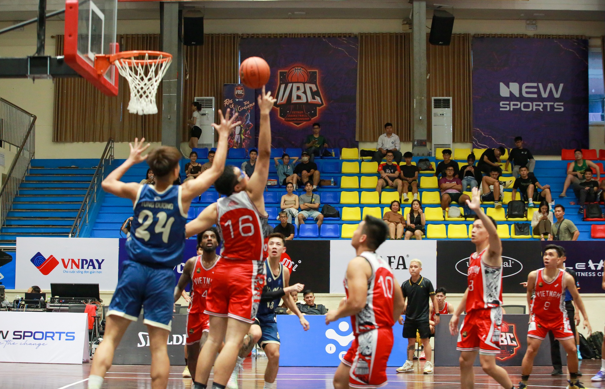 Khán giả thủ đô "mãn nhãn" với giải bóng rổ Vietnam Pro-Am Basketball Championship 2023 - Ảnh 14. Khán giả thủ đô "mãn nhãn" với giải bóng rổ Vietnam Pro-Am Basketball Championship 2023 - Ảnh 14.