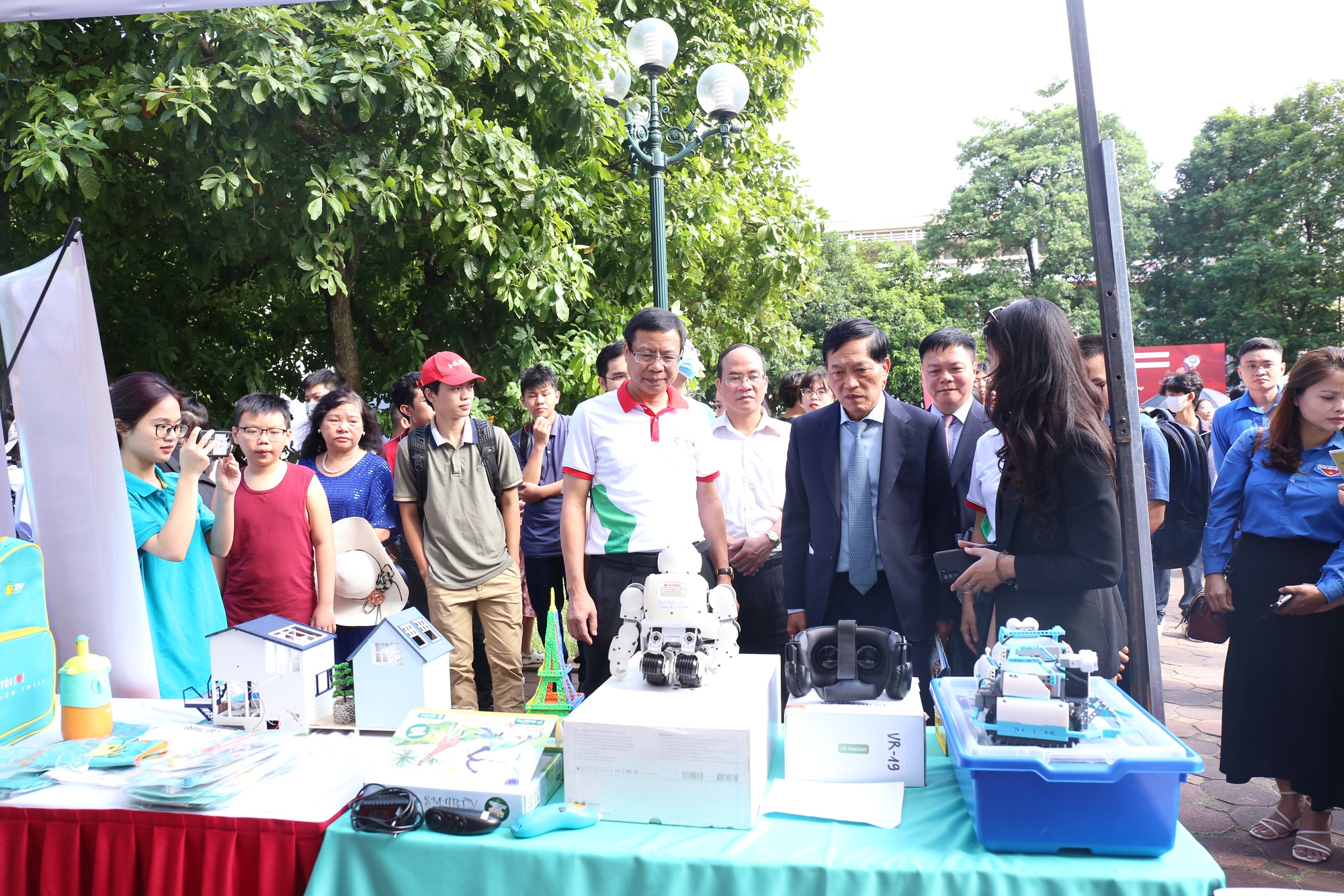Ngày hội STEM Quốc gia 2023: Hội tụ, bùng nổ và bứt phá Ngày hội STEM Quốc gia 2023: Hội tụ, bùng nổ và bứt phá