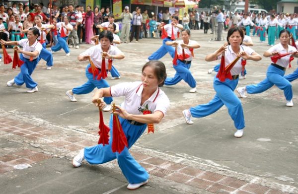 Phát huy vai trò của người cao tuổi trong việc giáo dục lối sống trong gia đình qua tập luyện thể thao - Ảnh 2.