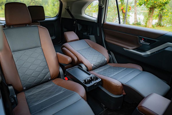 Innova Cross thiết kế ấn tượng, nhiều công nghệ hiện đại Innova Cross thiết kế ấn tượng, nhiều công nghệ hiện đại