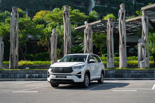 Innova Cross thiết kế ấn tượng, nhiều công nghệ hiện đại Innova Cross thiết kế ấn tượng, nhiều công nghệ hiện đại