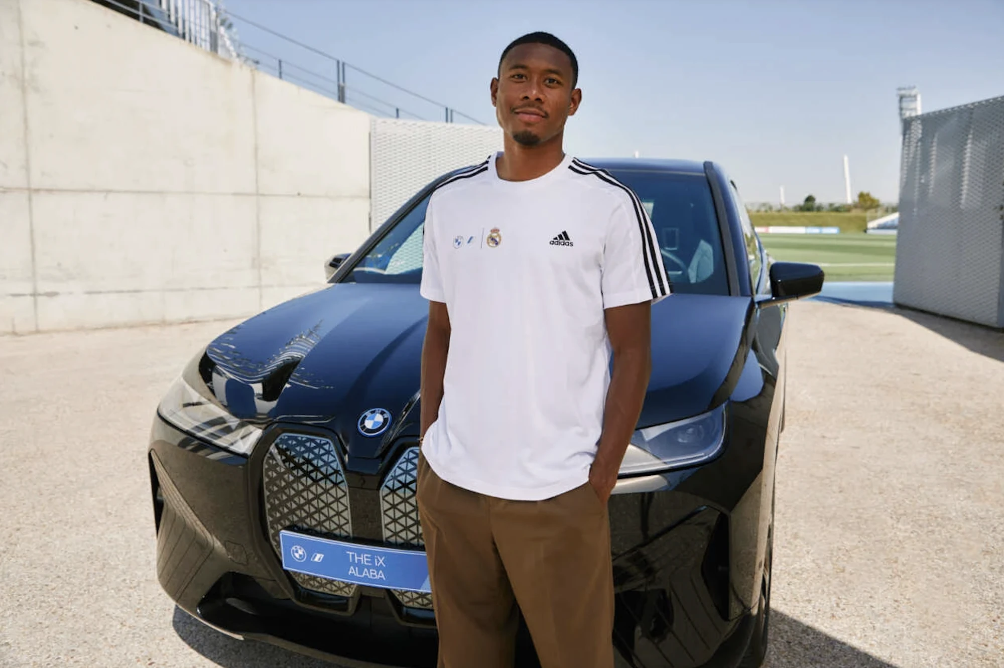 BMW tặng hàng chục chiếc ô tô điện cho dàn cầu thủ Real Madrid