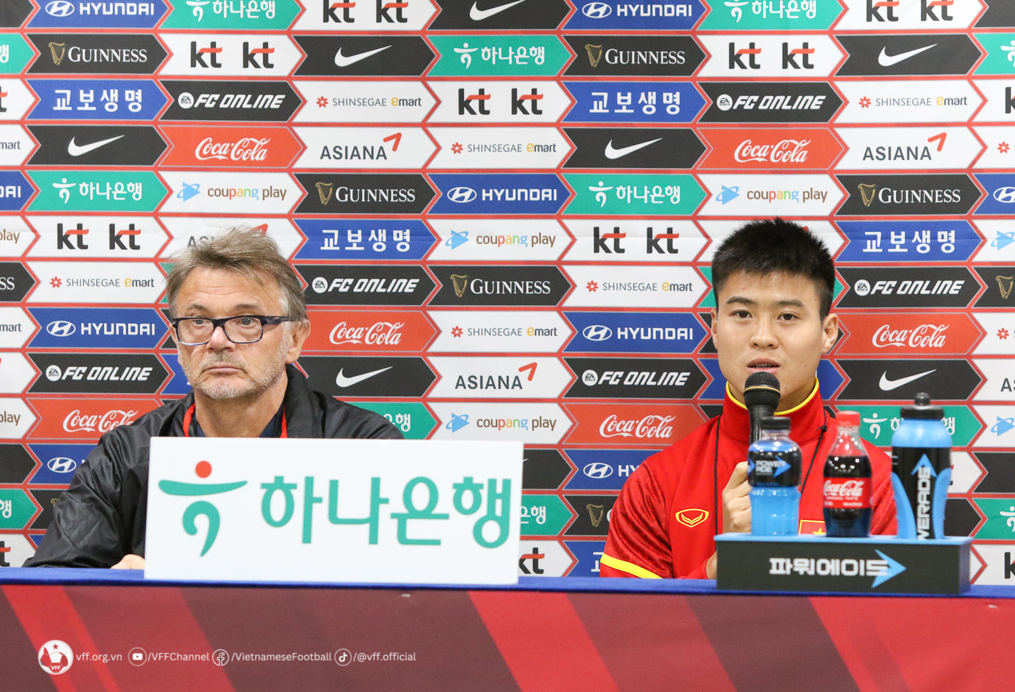 HLV Philippe Troussier ví trận đấu với ĐT Hàn Quốc như một món quà dành cho các cầu thủ Việt Nam