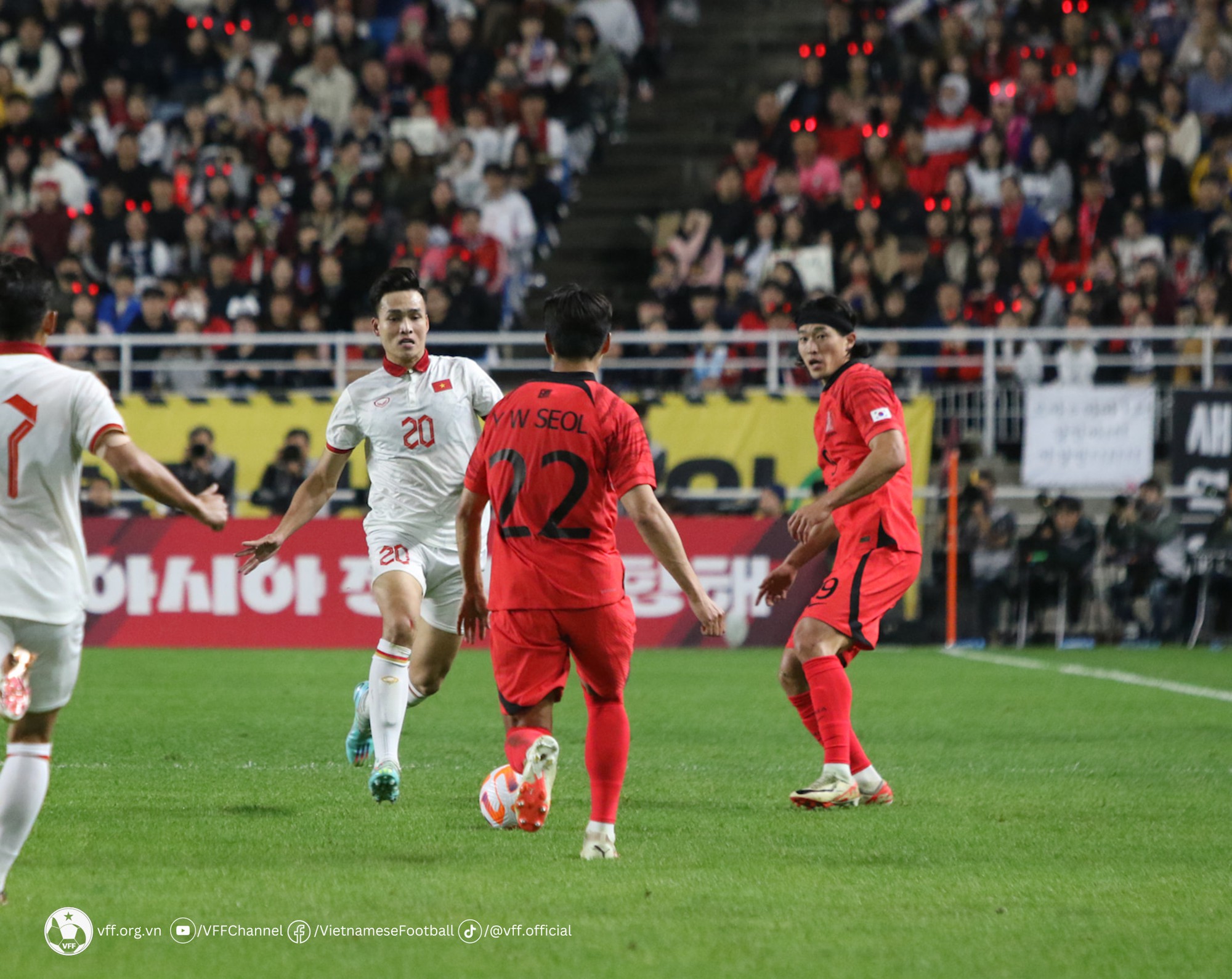 HLV Philippe Troussier: “Đội tuyển Việt Nam xứng đáng có 1-2 bàn thắng vào lưới Hàn Quốc”