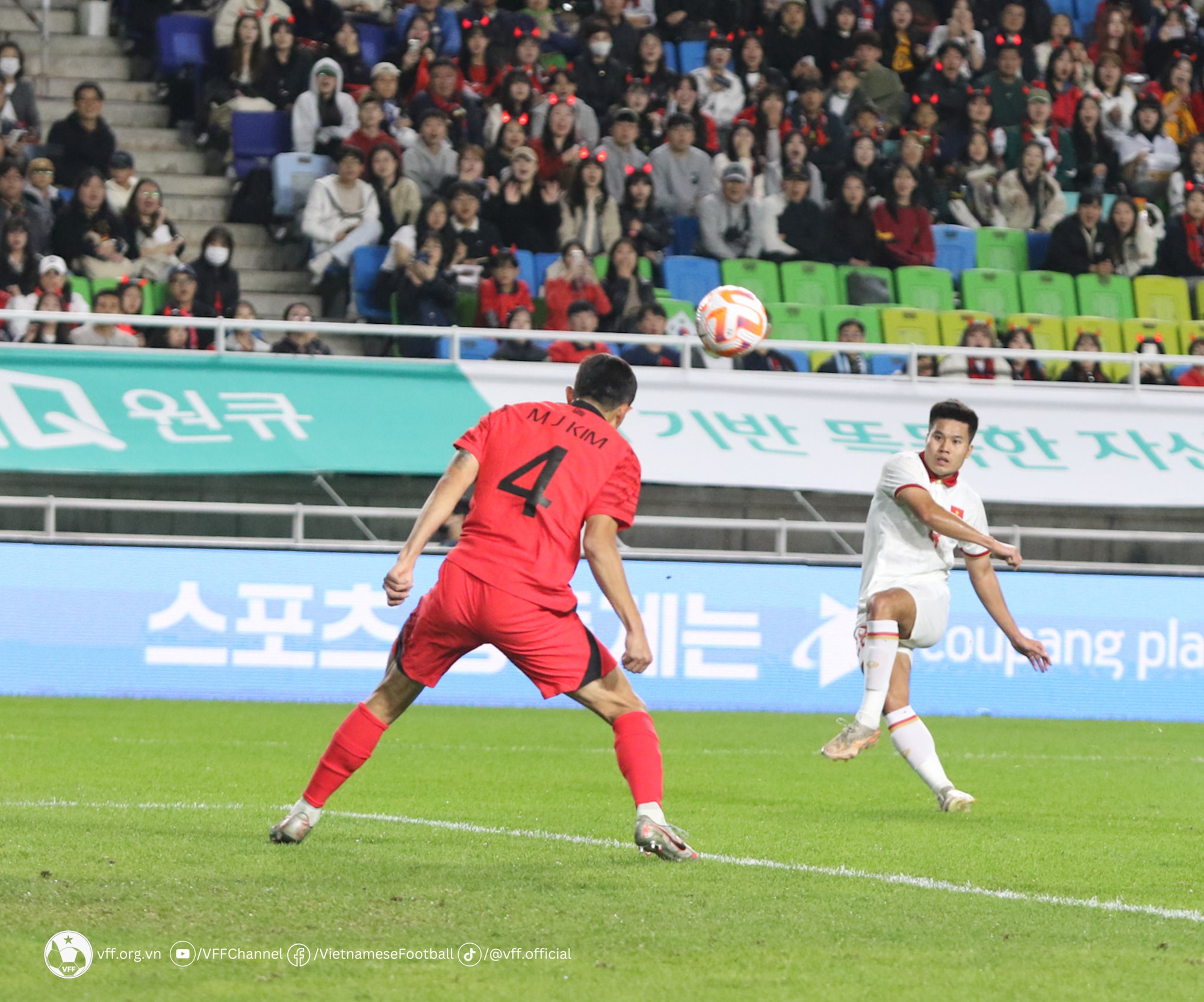 HLV Philippe Troussier: “Đội tuyển Việt Nam xứng đáng có 1-2 bàn thắng vào lưới Hàn Quốc”