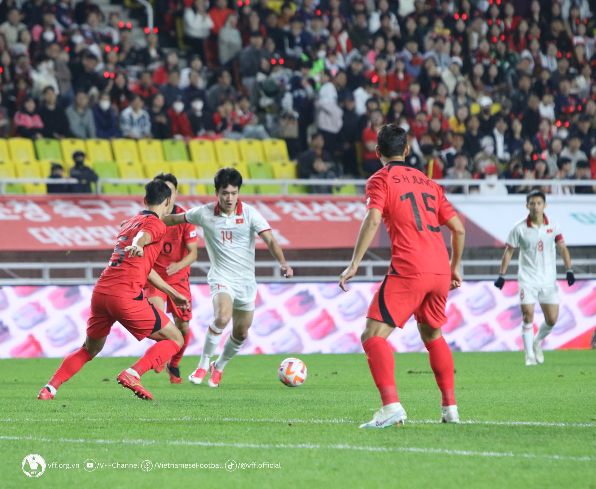 ĐT Việt Nam kết thúc chuỗi trận giao hữu tháng 10, tích cực hướng tới Vòng loại World Cup 2026 ĐT Việt Nam kết thúc chuỗi trận giao hữu tháng 10, tích cực hướng tới Vòng loại World Cup 2026