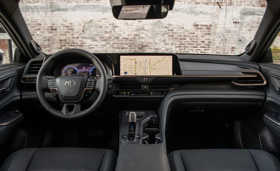 Toyota Crown 2024 thiết kế hướng tới 