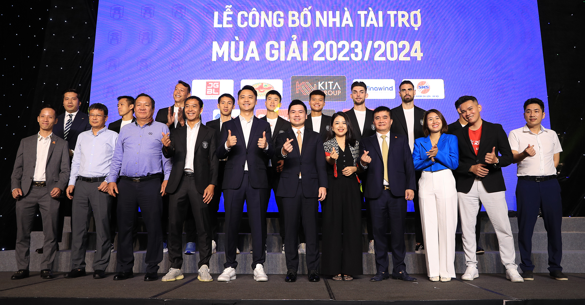 Chủ tịch CLB Hà Nội: 