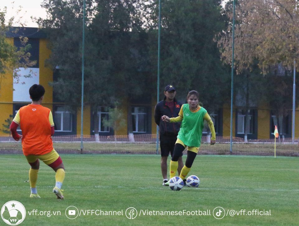 ĐT nữ Việt Nam tập buổi đầu tại Tashkent