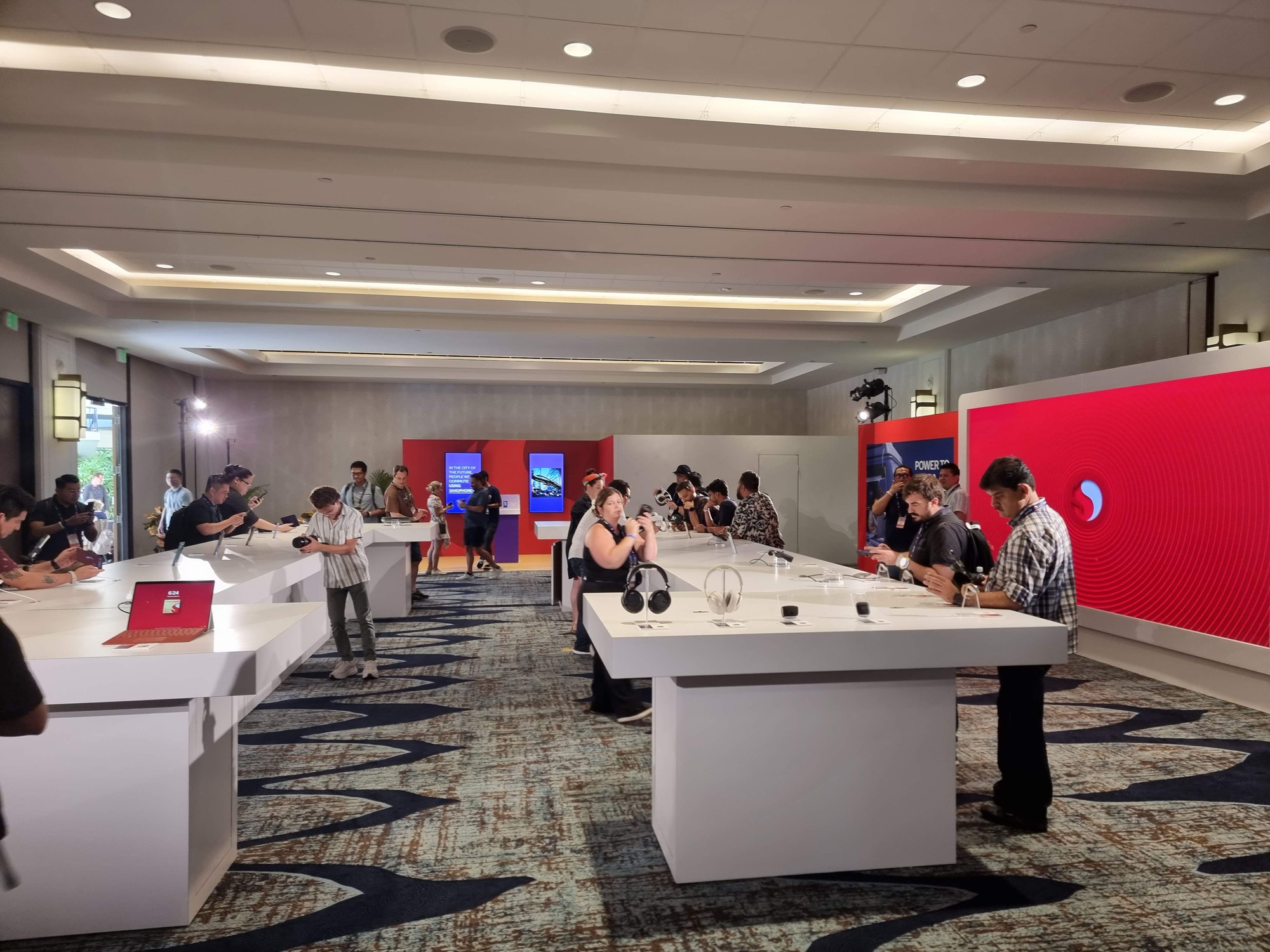 Loạt giải pháp AI được trình làng tại Snapdragon Summit 2023