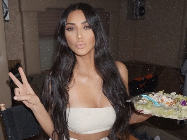 Bí quyết dưỡng da từ trong ra ngoài của Kim Kardashian