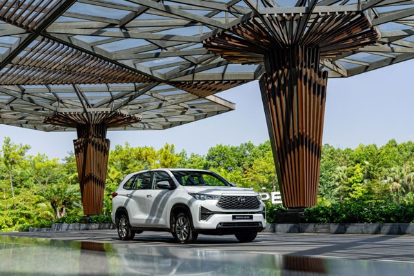 Innova Cross thiết kế ấn tượng, nhiều công nghệ hiện đại Innova Cross thiết kế ấn tượng, nhiều công nghệ hiện đại