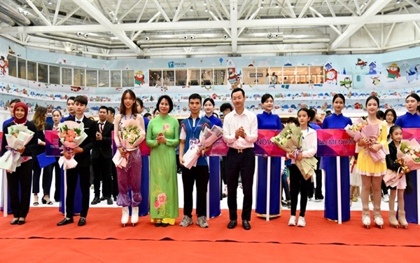 Khởi tranh Giải Vô địch trẻ trượt băng Quốc gia năm 2023 - Ảnh 1. Khởi tranh Giải Vô địch trẻ trượt băng Quốc gia năm 2023 - Ảnh 1.