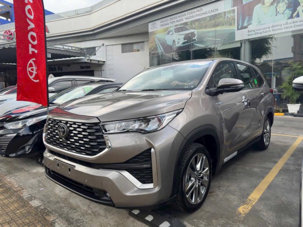 Toyota Innova Cross bán kèm gói Toyota Innova Cross bán kèm gói