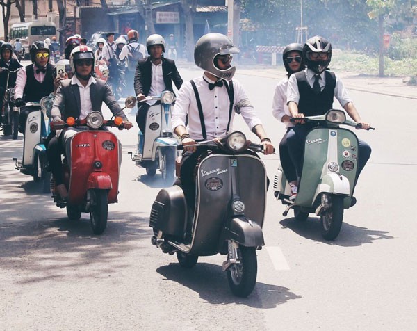 Chi tiền tỷ chơi Vespa cổ, chạy xuyên Việt, đi vòng Đông Dương Chi tiền tỷ chơi Vespa cổ, chạy xuyên Việt, đi vòng Đông Dương
