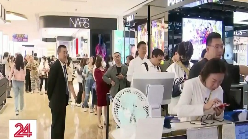 Nhiều cửa hàng ở Thượng Hải giảm giá dịp Lễ độc thân Nhiều cửa hàng ở Thượng Hải giảm giá dịp Lễ độc thân