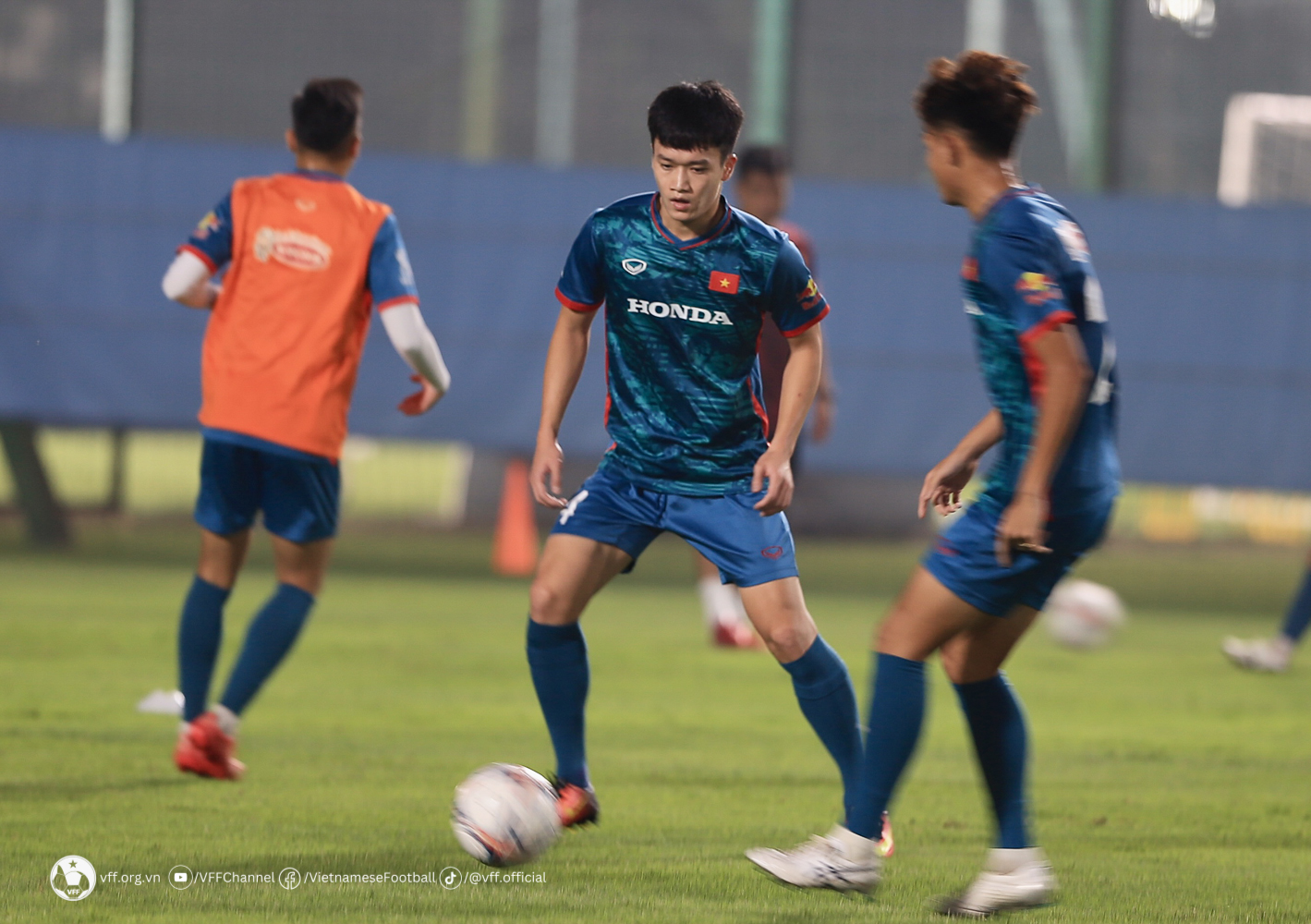 Hậu vệ Bùi Hoàng Việt Anh: "Mục tiêu của ĐT Việt Nam là giành 3 điểm trên sân Philippines"