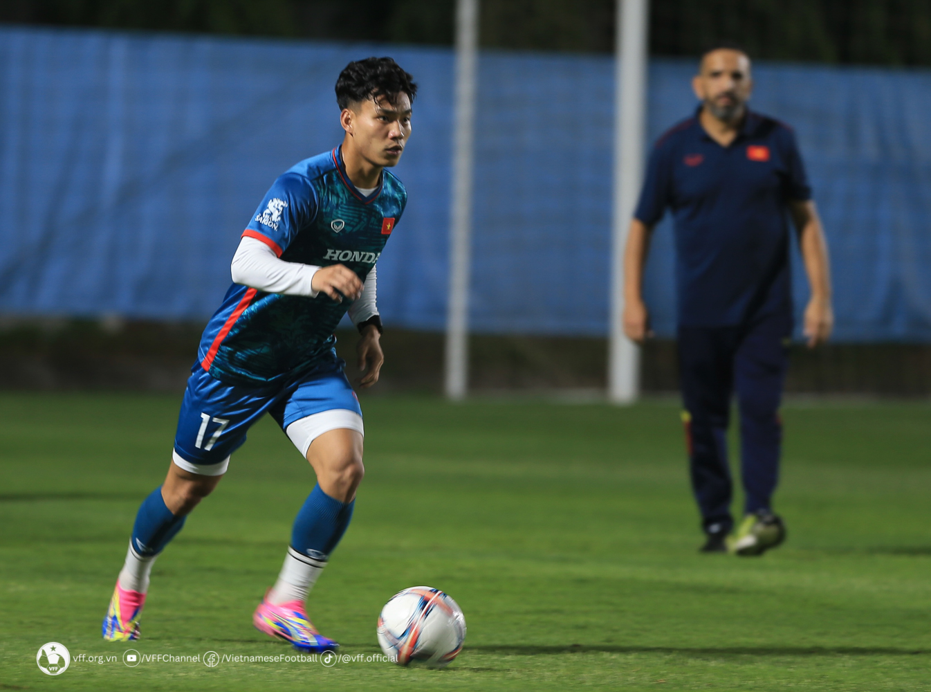 Hậu vệ Bùi Hoàng Việt Anh: "Mục tiêu của ĐT Việt Nam là giành 3 điểm trên sân Philippines"