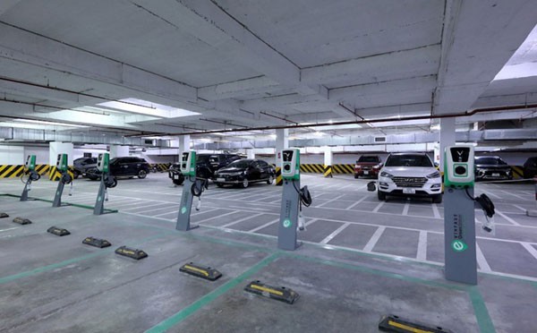 Lúng túng phát triển trạm sạc, xe điện gặp khó