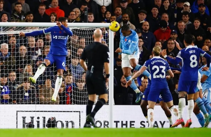 Chelsea và Man City chia điểm sau màn rượt đuổi tỷ số kịch tính