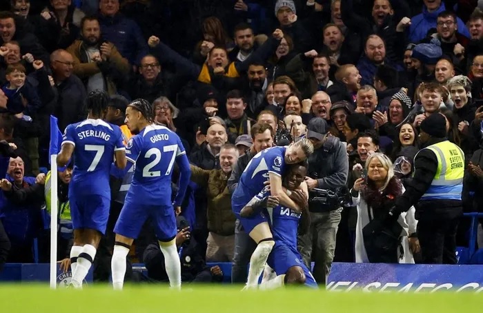 Chelsea và Man City chia điểm sau màn rượt đuổi tỷ số kịch tính