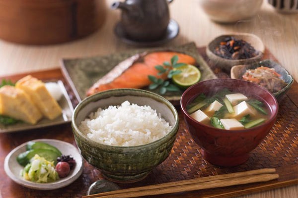 Bí quyết ăn cơm quanh năm mà không tăng cân của phụ nữ Nhật