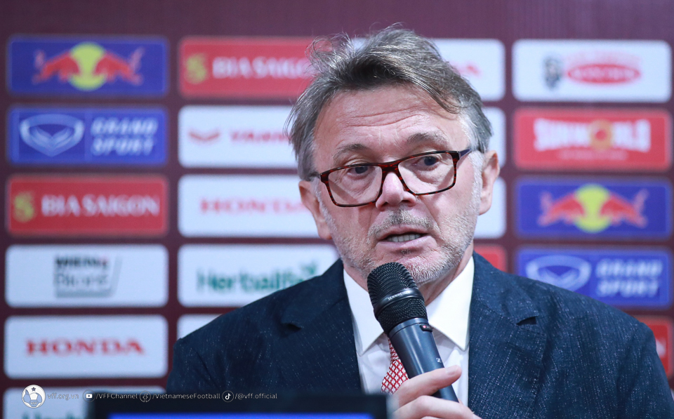 HLV Troussier thất vọng vì thua ĐT Iraq phút cuối HLV Troussier thất vọng vì thua ĐT Iraq phút cuối