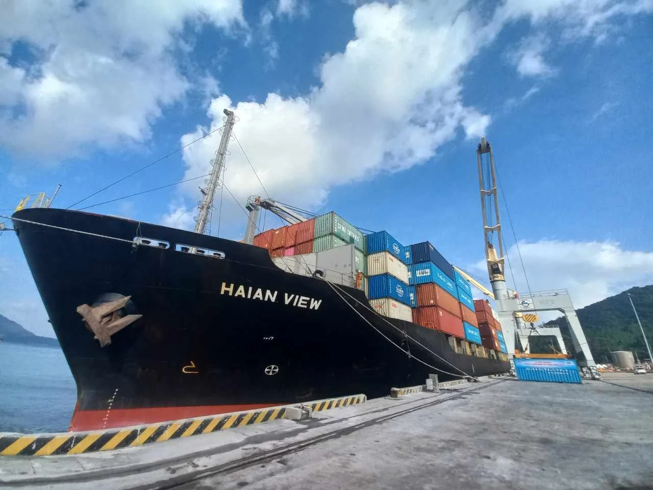 Thừa Thiên - Huế: Nhiều doanh nghiệp muốn tàu hàng container cập cảng Chân Mây - Ảnh 2.