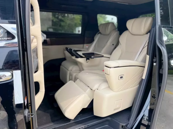 Toyota Alphard 2024 giá 4,37 tỉ đồng tại Việt Nam Toyota Alphard 2024 giá 4,37 tỉ đồng tại Việt Nam