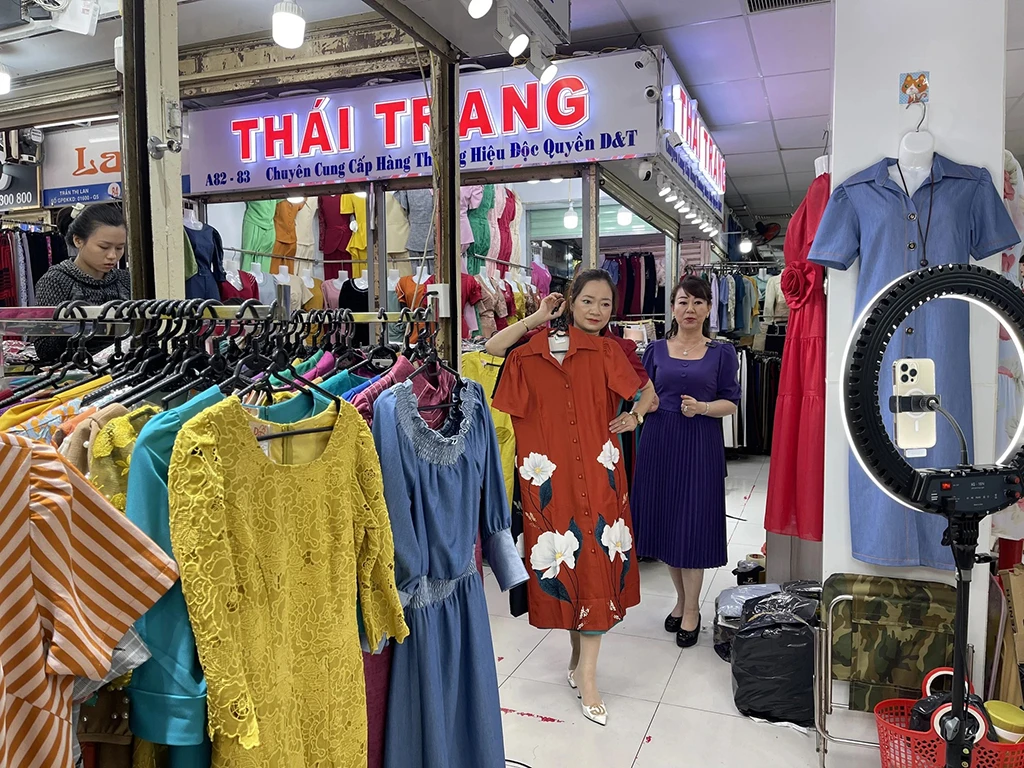 TP.HCM tìm cách 'lên đời' chợ truyền thống - Ảnh 2.