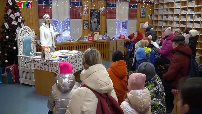 Ông già Tuyết ở Nga mừng sinh nhật