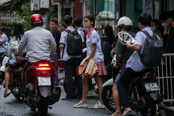 Vì sao chương trình giảm tải, học sinh vẫn đi học thêm? - Ảnh 2. Vì sao chương trình giảm tải, học sinh vẫn đi học thêm? - Ảnh 2.