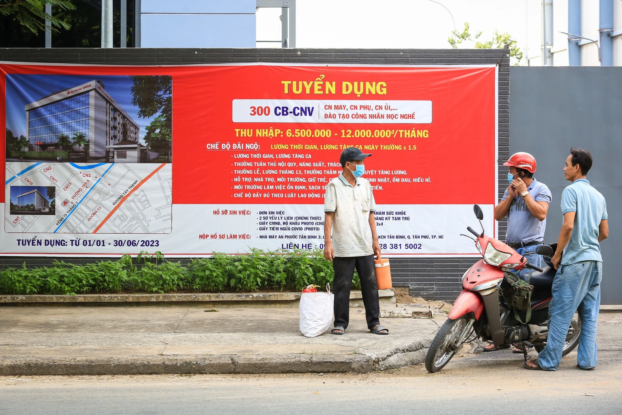 TP.HCM đánh giá quan hệ lao động năm 2023 ổn định, giảm số vụ ngừng việc - Ảnh 2. TP.HCM đánh giá quan hệ lao động năm 2023 ổn định, giảm số vụ ngừng việc - Ảnh 2.