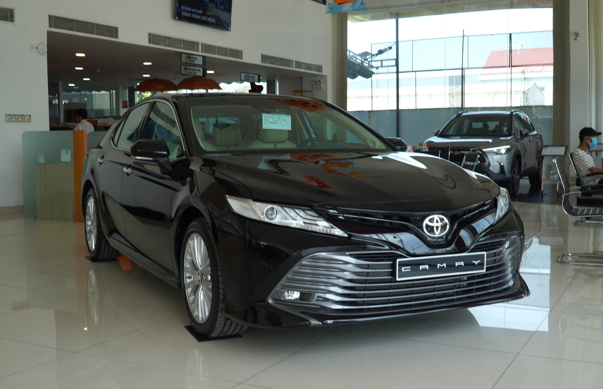 Sedan hạng D: Tất cả tăng… trừ Toyota Camry