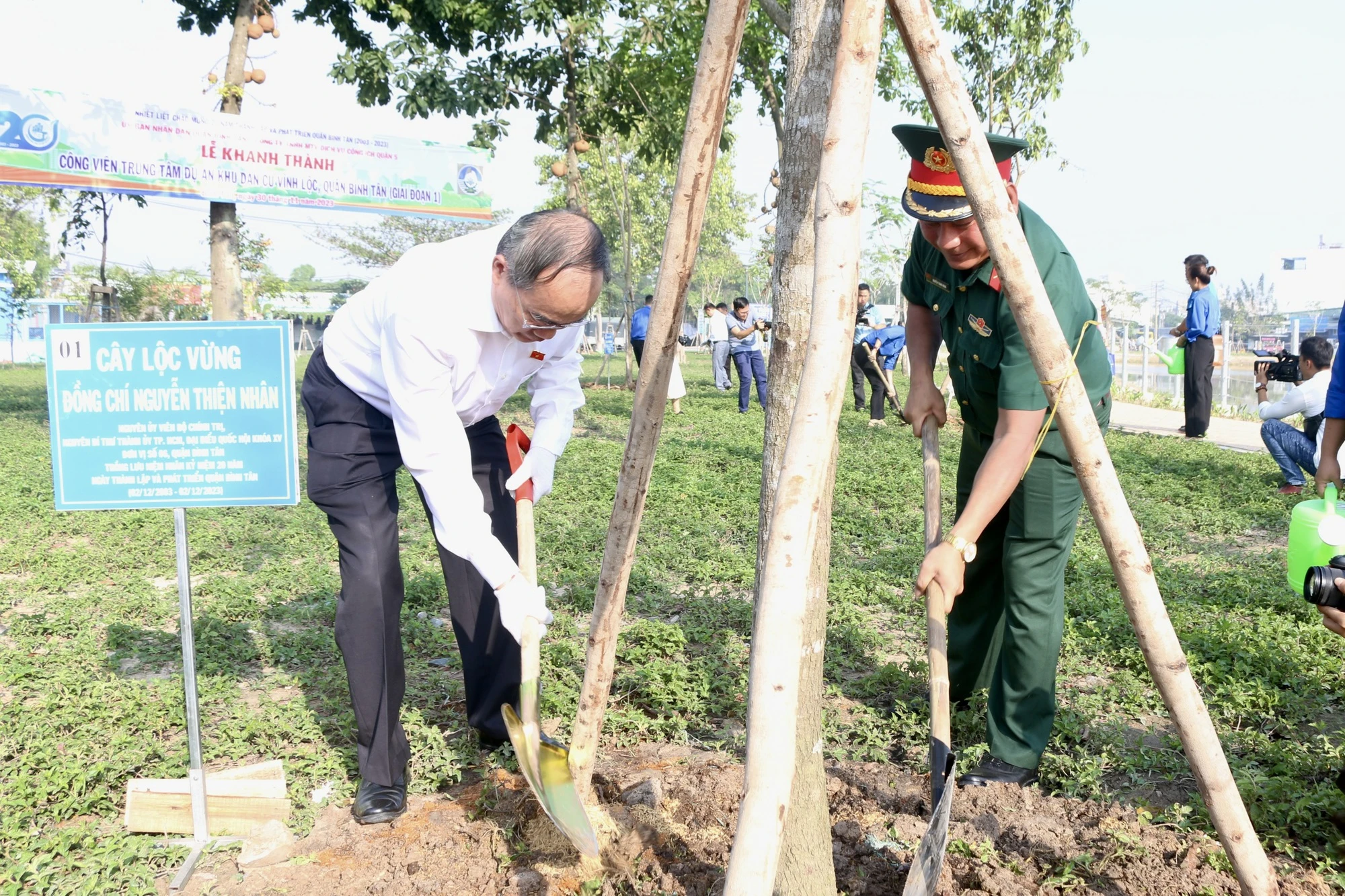 Bãi trung chuyển rác 'ám ảnh' hơn 20 năm ở Q.Bình Tân thành công viên cây xanh - Ảnh 3. Bãi trung chuyển rác 'ám ảnh' hơn 20 năm ở Q.Bình Tân thành công viên cây xanh - Ảnh 3.